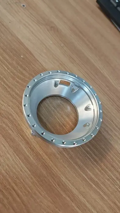 Алюминиевый фланец с отверстиями
